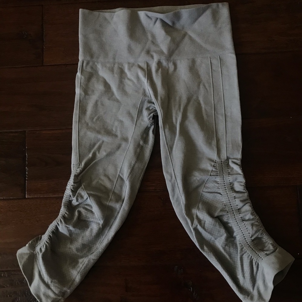 Lululemon Grey Crop Leggings. Size 2